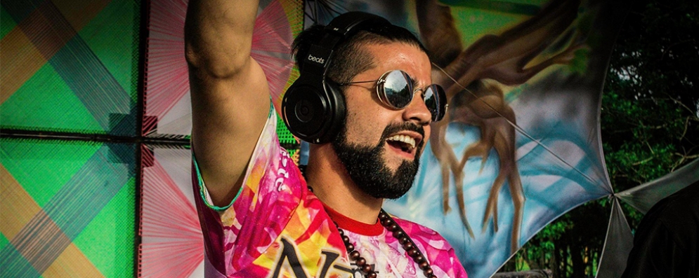 DJ morre após queda de estrutura de palco em festival brasileiro
