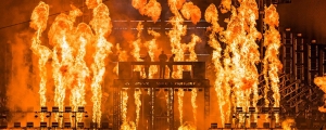 Vídeo. Atrás das chamas gigantes de fogo há um backstage a vibrar com Swedish House Mafia