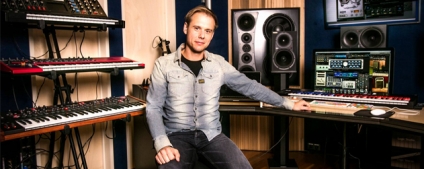 Armin van Buuren promove novo álbum com tour mundial
