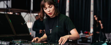 Três festivais cancelam atuação da DJ russa Nina Kraviz